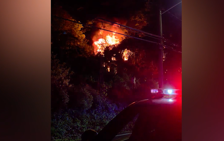 Video thumbnail for Family of 7 flees fire that destroys Upper Grandview home along Route 9W