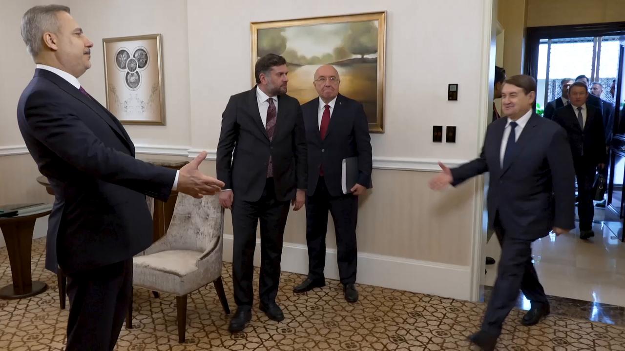 Video thumbnail for Russia: Turkish FM Fidan meets Putin adviser Levitin in Moscow.