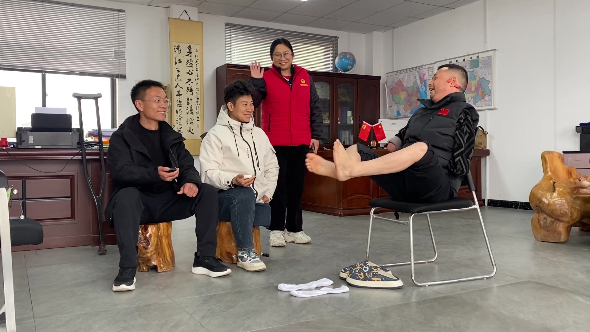 Video thumbnail for Fastest time to put on and remove a pair of socks using the feet