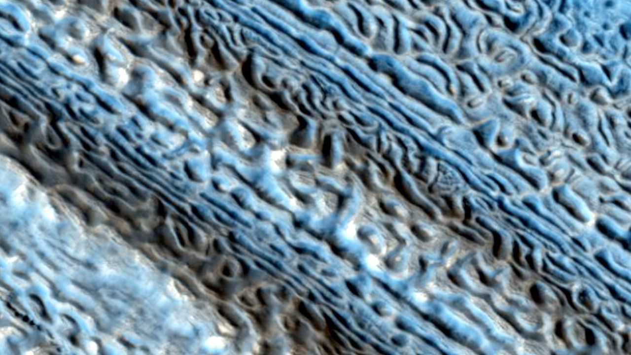 Video thumbnail for Mars' brain-like surface textures puzzle scientists