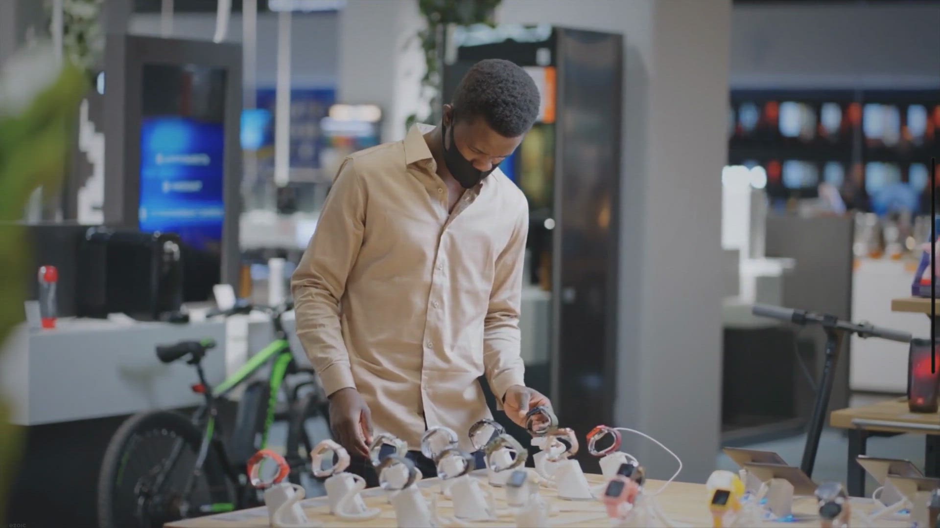 Video thumbnail for The Ultimate Step-by-Step Guide to Setting Up Your Smartwatch: From Choosing the Right One to Tips for Daily Use