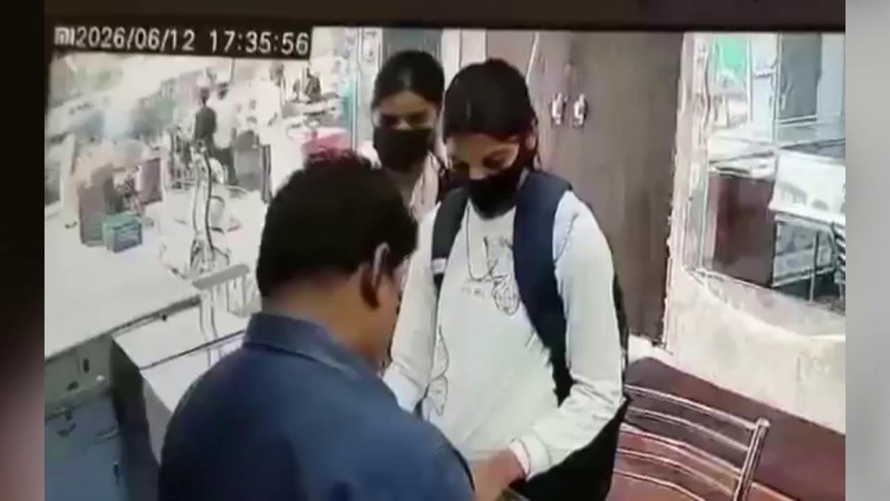 Video thumbnail for India: Pepper spray plot foiled after jewellery shop owner raises alarm, neighbours detain two girls on spot.