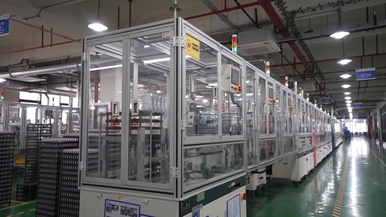 Video thumbnail for China: Humanoid robots enter Chinese workplaces, boosting demand across manufacturing chain.