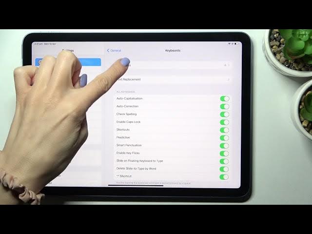 Video thumbnail for How to Adjust Keyboard Language in iPad Air 2022 - Apple iPad Air 5th Gen WiFi