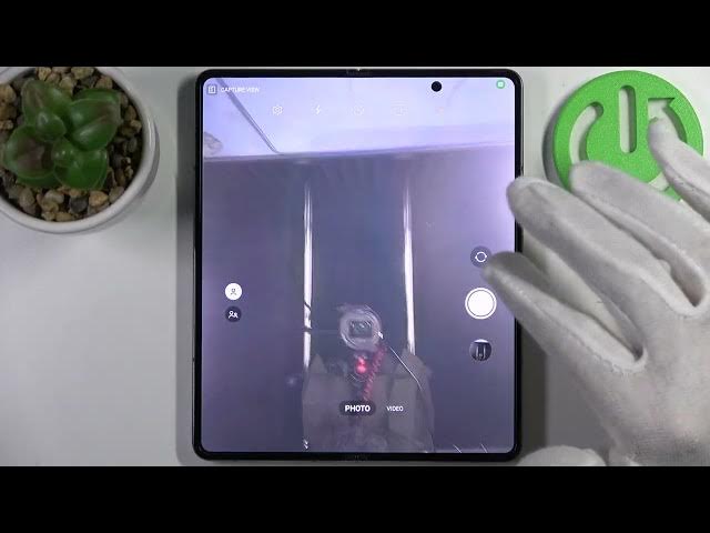 Video thumbnail for How to Manage Camera Mirroring in SAMSUNG Galaxy Z Fold 4 – Mirror Option