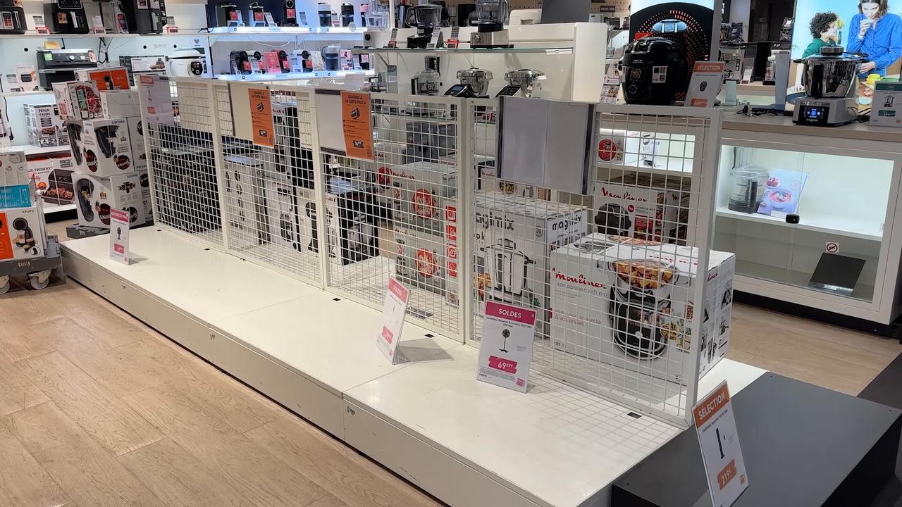Video thumbnail for France: Heatwave drives surge in air conditioner and fan sales in Paris.