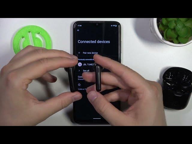 Video thumbnail for How to Manually Power ON JBL Tune 220 TWS?