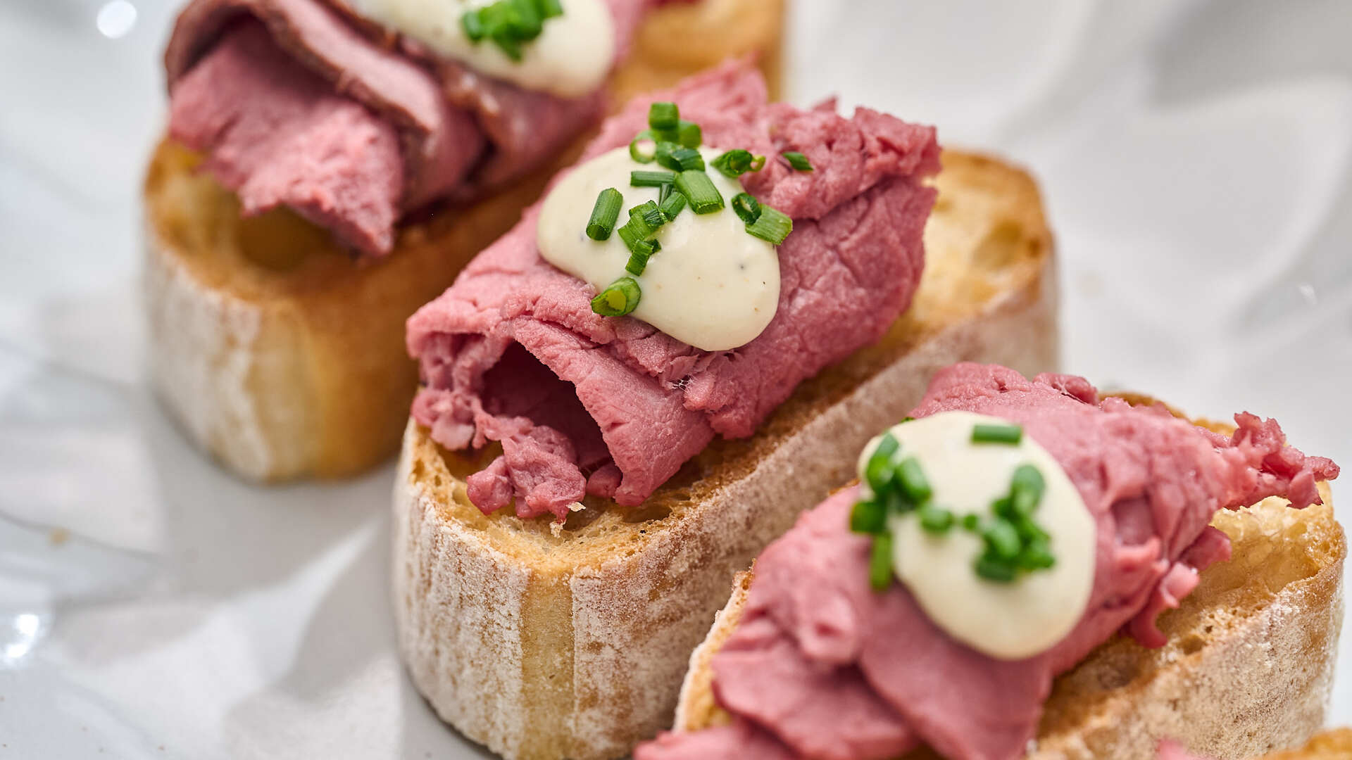 Video thumbnail for Roast Beef And Horseradish Crostini Recipe