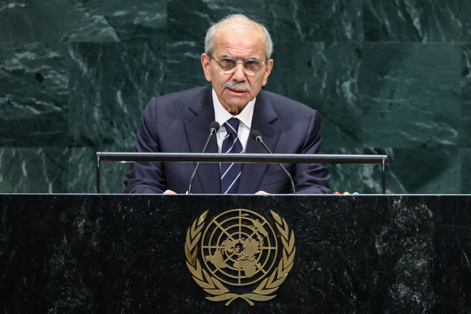 Video thumbnail for Lebanon PM calls for full Israeli withdrawal in UN address