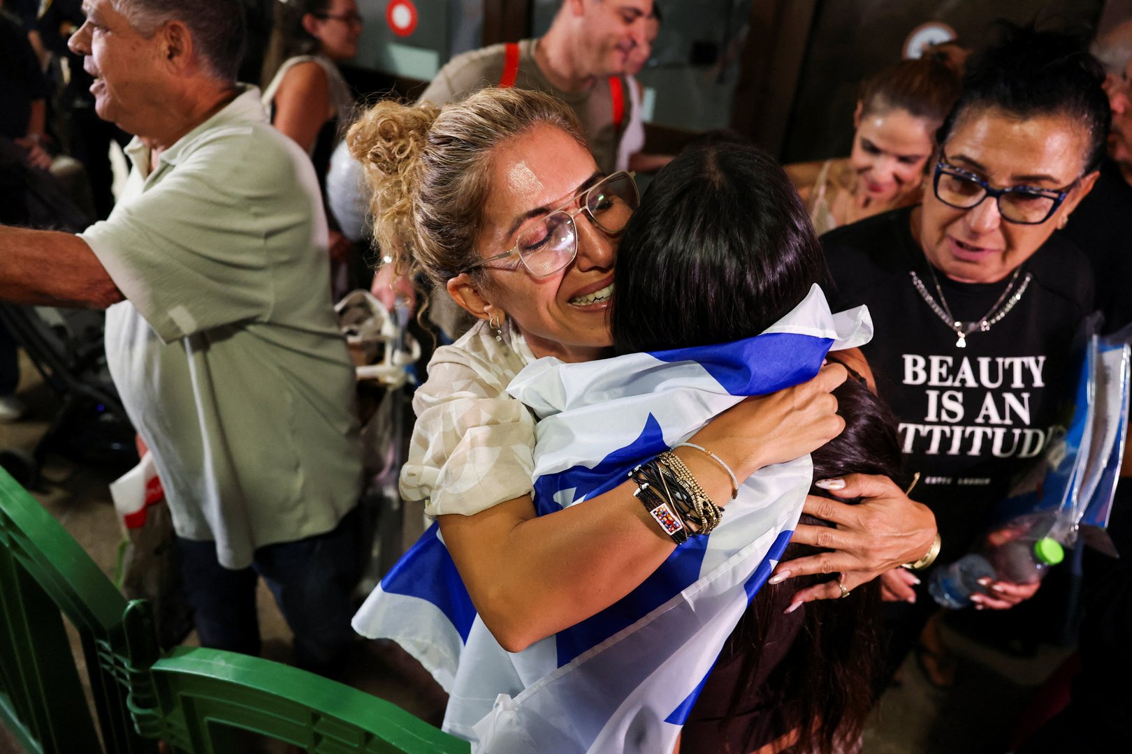 Video thumbnail for Flydubai passengers arrive in Tel Aviv after pilot stabbing