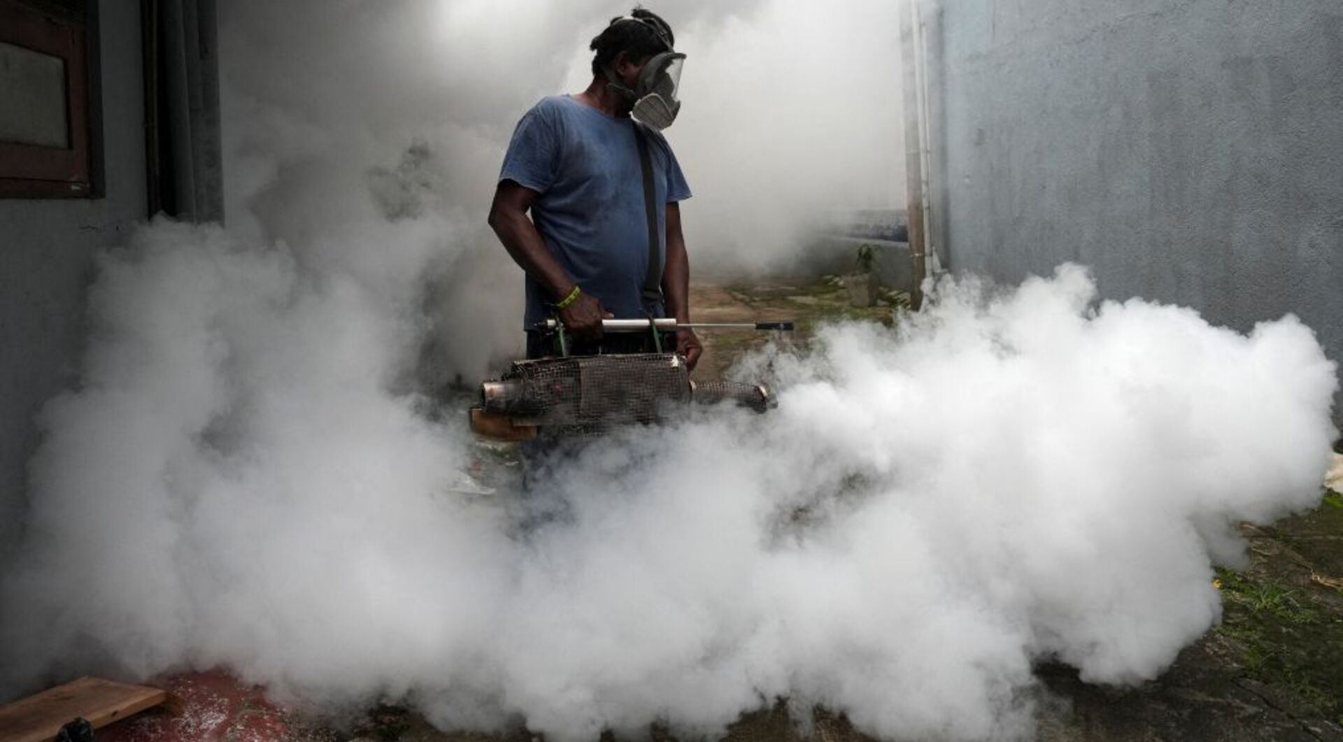 Video thumbnail for Sri Lanka's dengue outbreak strains hospitals as cases double from last year
