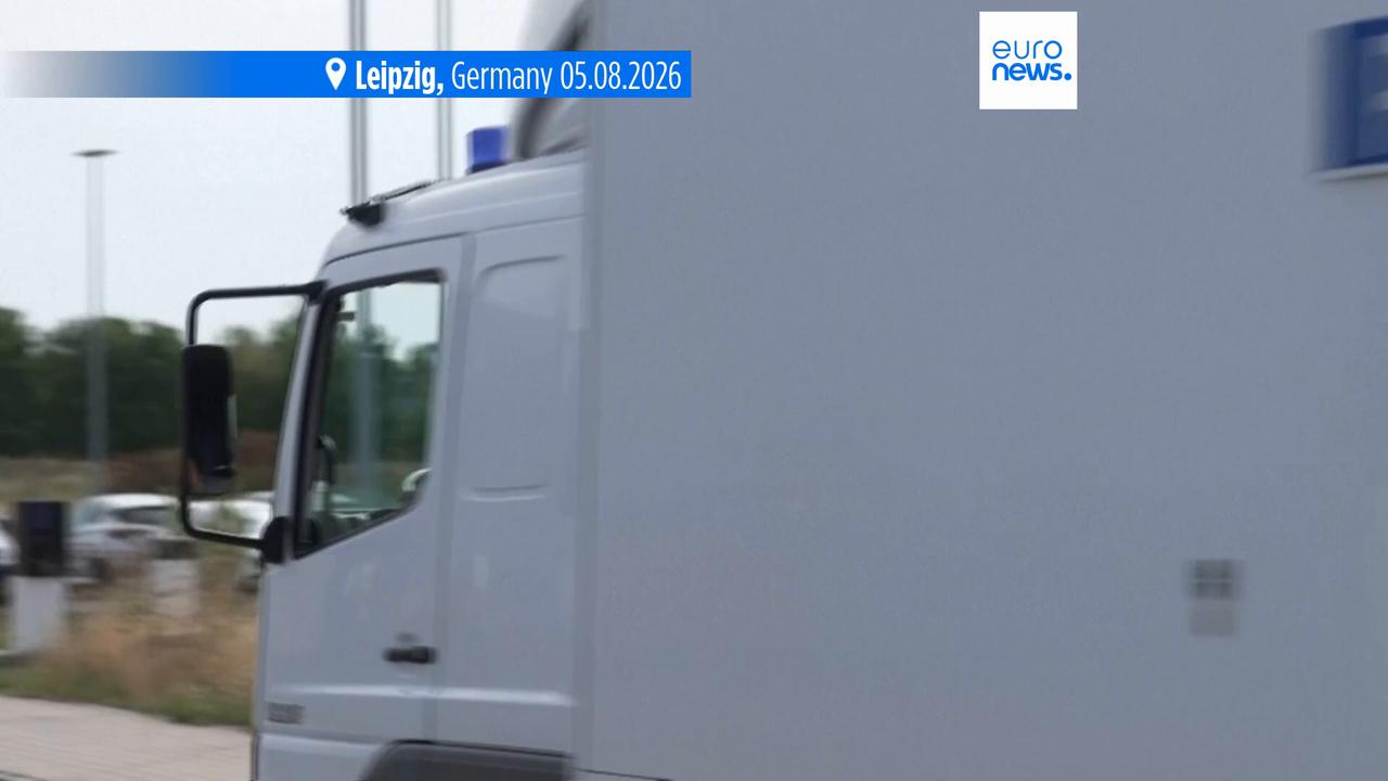 Video thumbnail for German police deploy bomb disposal robot at Leipzig airport after explosive drone found near Ukrainian plane