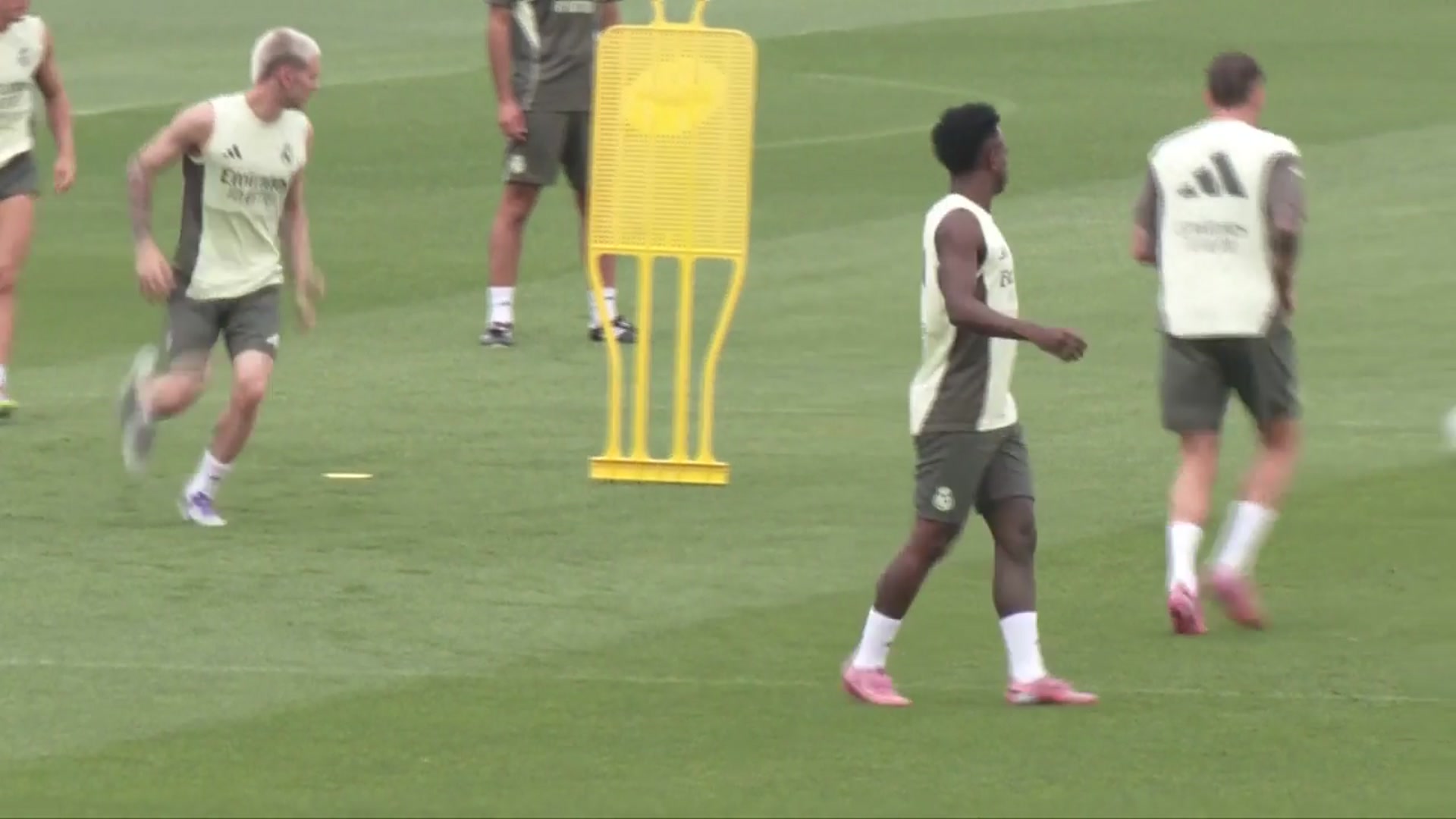'Video thumbnail for Real Madrid prepare to face Osasuna in La Liga'