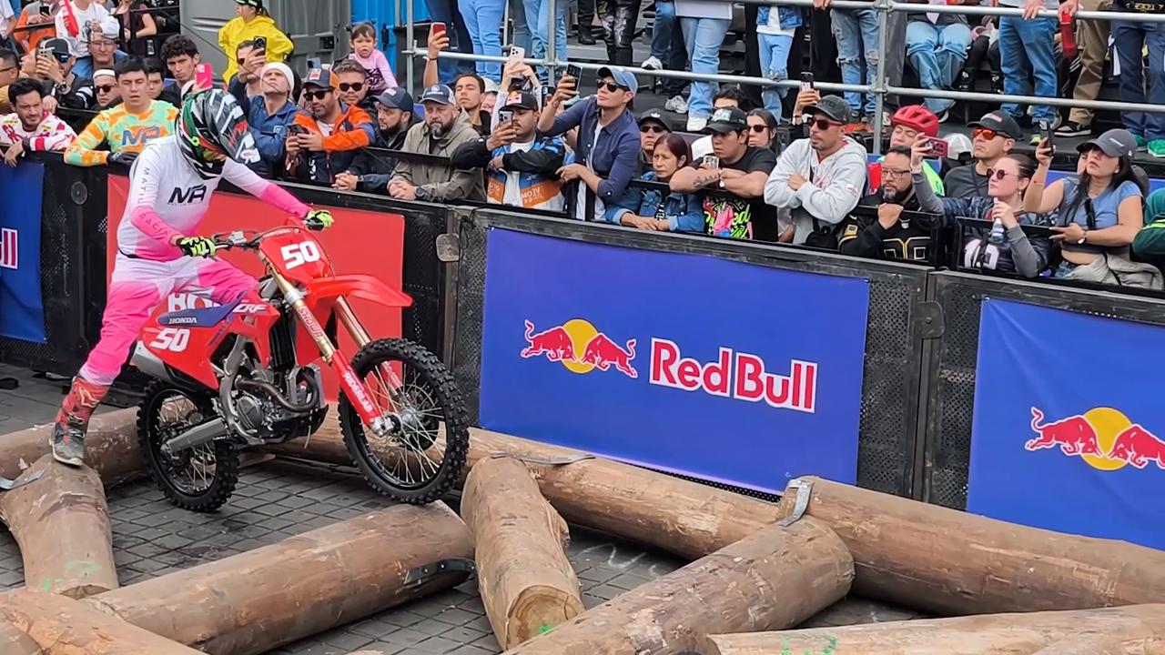 Video thumbnail for Colombia: Bogota hosts first 'Red Bull Moto Urbano' competition in Colombia.