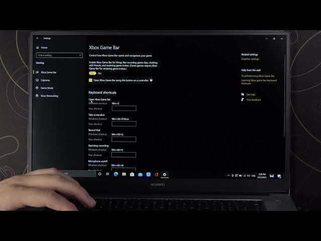 Video thumbnail for How to Enable / Disable XBOX Gamerbar in Huawei MateBook D15? Windows 10 XBOX Game Bar Feature