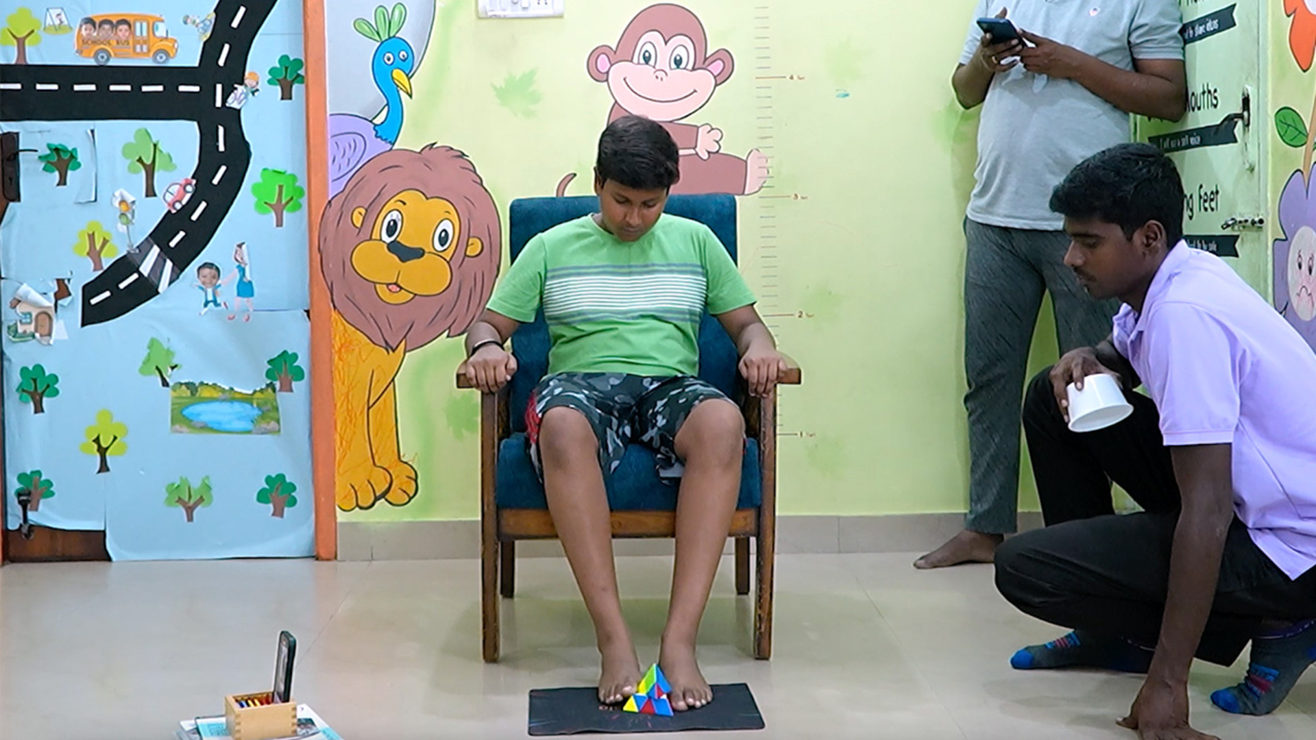 Video thumbnail for Fastest time to solve a rotating puzzle tetrahedron using the feet  10.559 seconds by Pranav PR