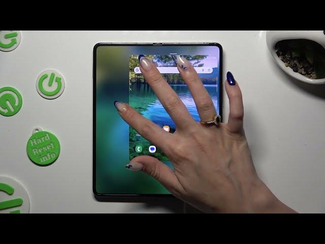 Video thumbnail for How to Enter One Handed Mode on Samsung Galaxy Fold5 5G?