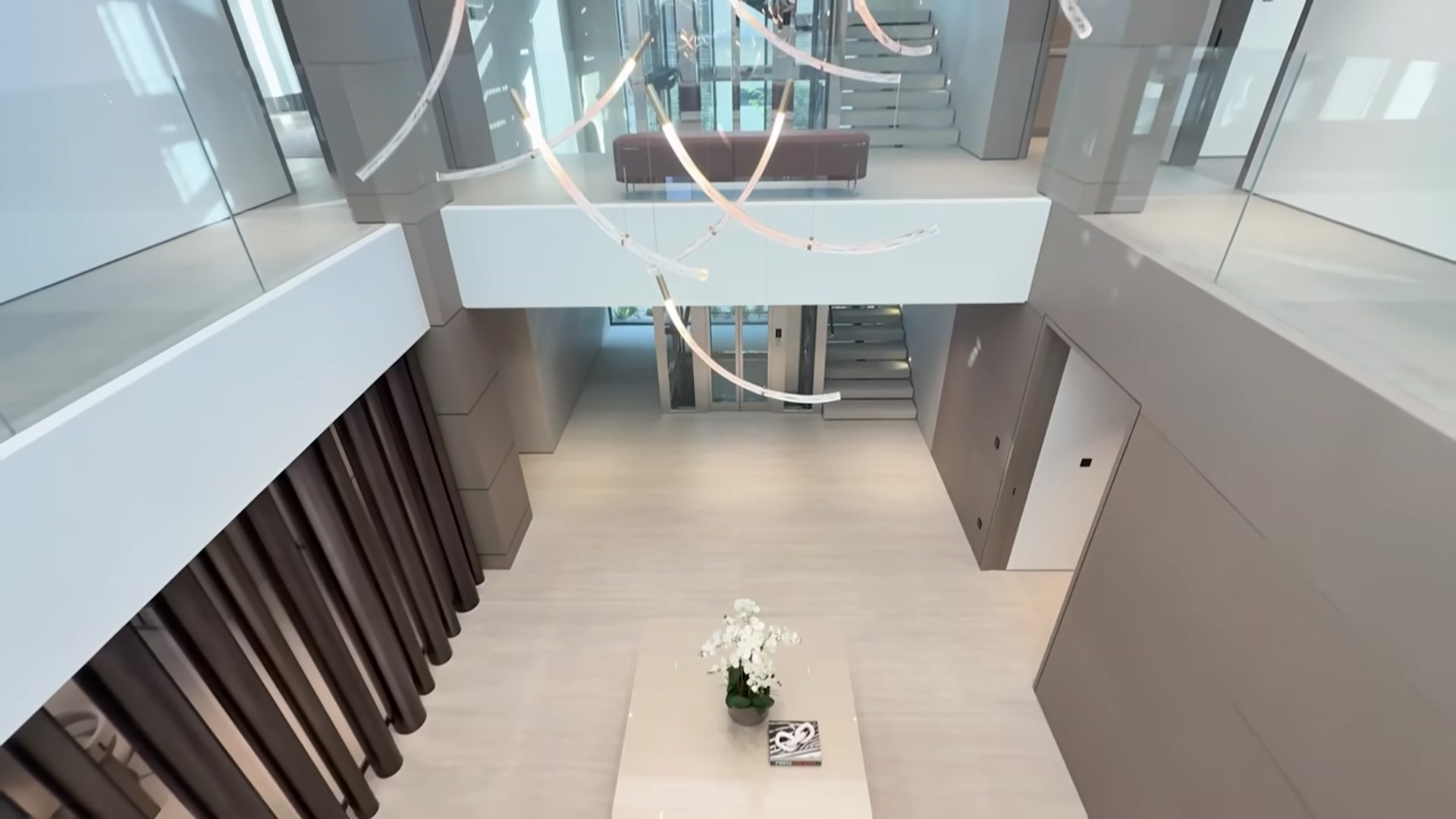 Video thumbnail for Inside Supercar Blondie_s 100_000_000 Dubai Villa(720P_HD)