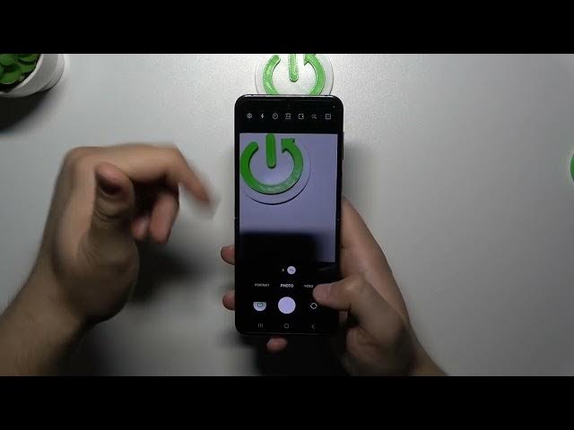 Video thumbnail for How to Turn On & Off Camera Grid Lines & Leveler on Samsung Galaxy Z Flip 5