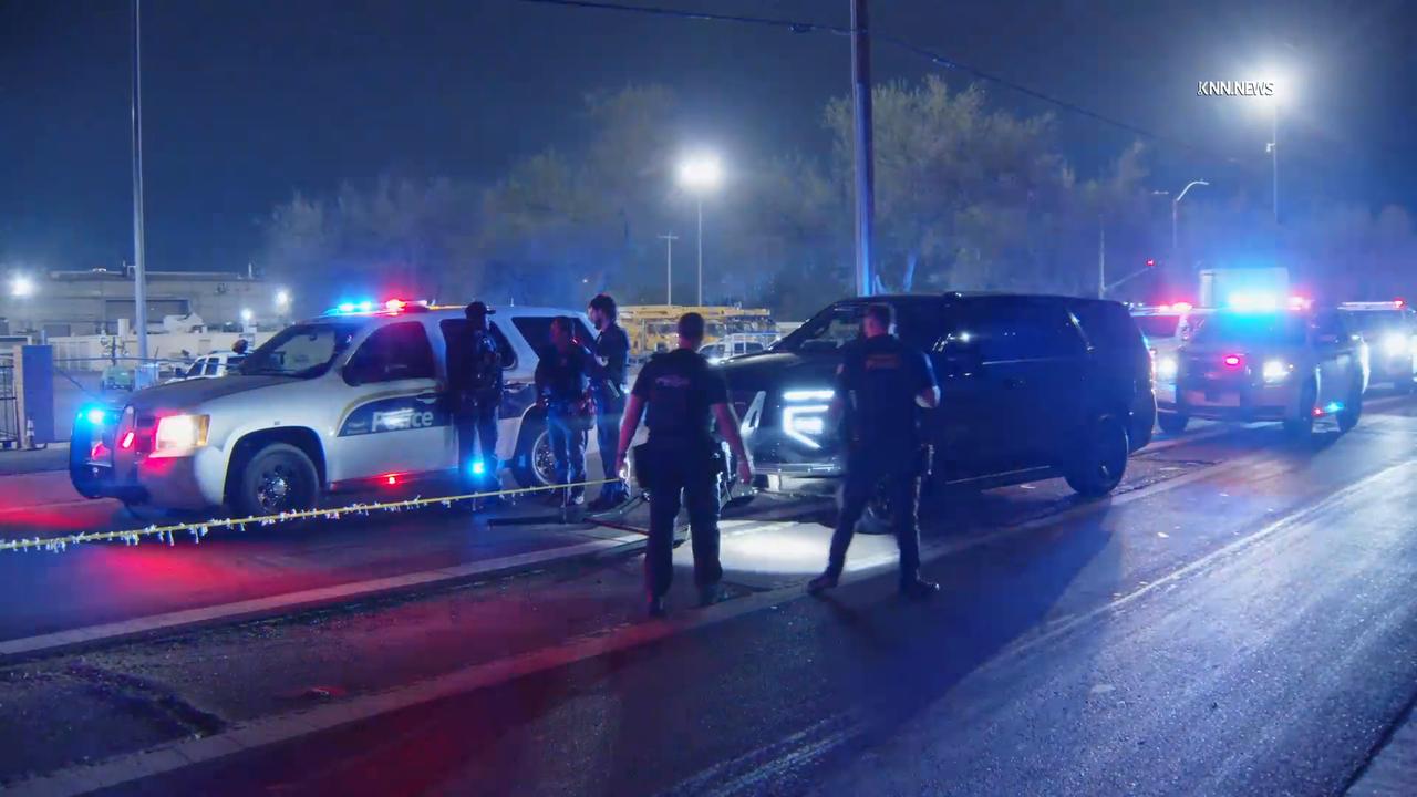 Video thumbnail for US, Phoenix: Phoenix Police Grappler Stops Fleeing Suspect In Altima.