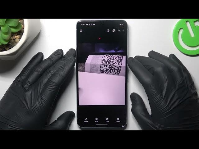 Video thumbnail for How to Take Live Photos in Google Pixel 8 Pro?