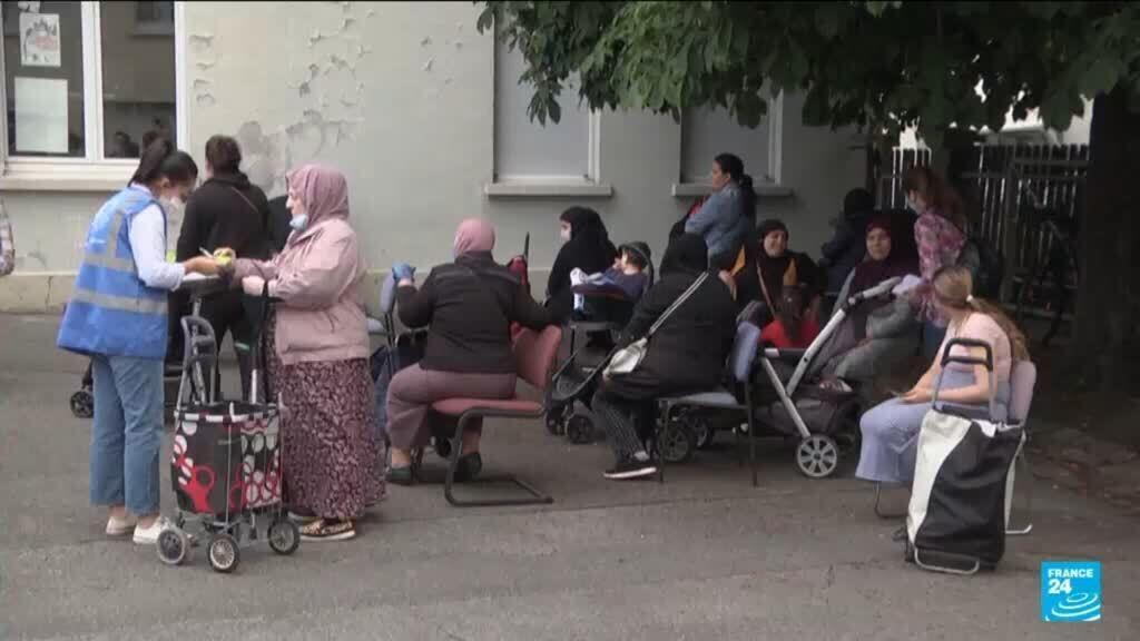 Video thumbnail for Poverty on the rise in France