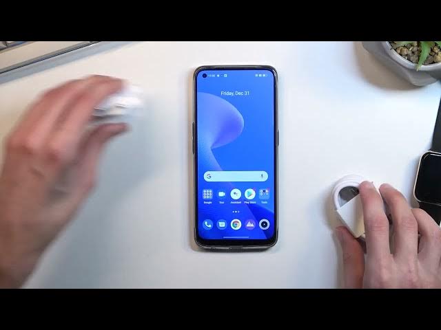 Video thumbnail for UNBOXING of Realme 9 | What's inside the Realme box?