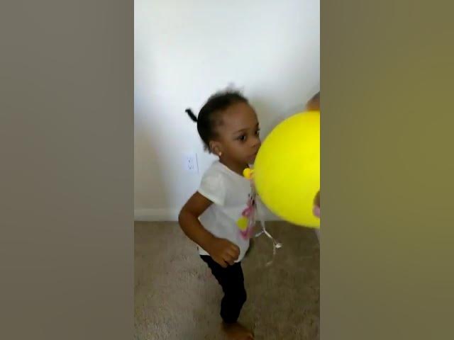 Video thumbnail for Rontryelle carry on balloon to her room.