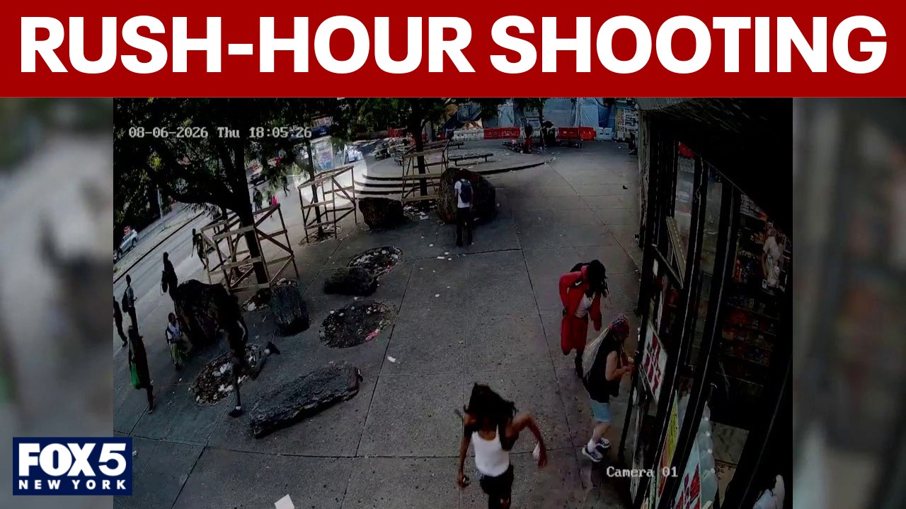Video thumbnail for NYPD: Gunman wounds 2 in shooting near Bronx subway station