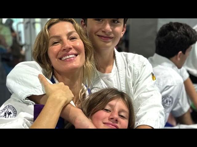 Video thumbnail for Brazilian Supermodel Gisele Bundchen gets her Jiu-Jitsu Purple Belt
