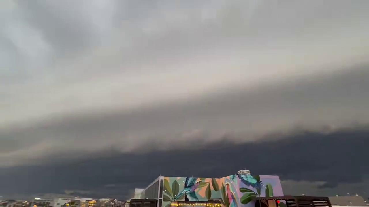 Video thumbnail for US: Dramatic Shelf Cloud Looms Over Washington, DC as Cold Front Sweeps In.