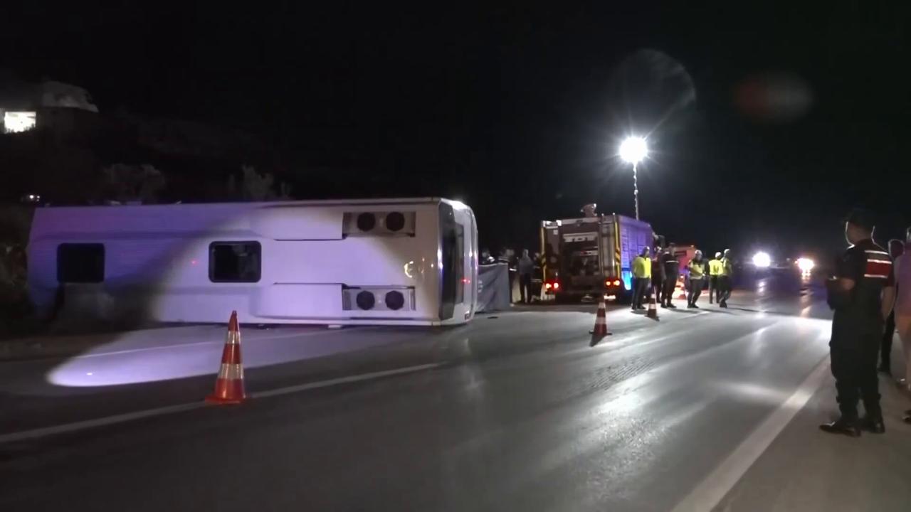 Video thumbnail for Turkey: Minibus-Car Collision Kills 7 in Gaziantep.