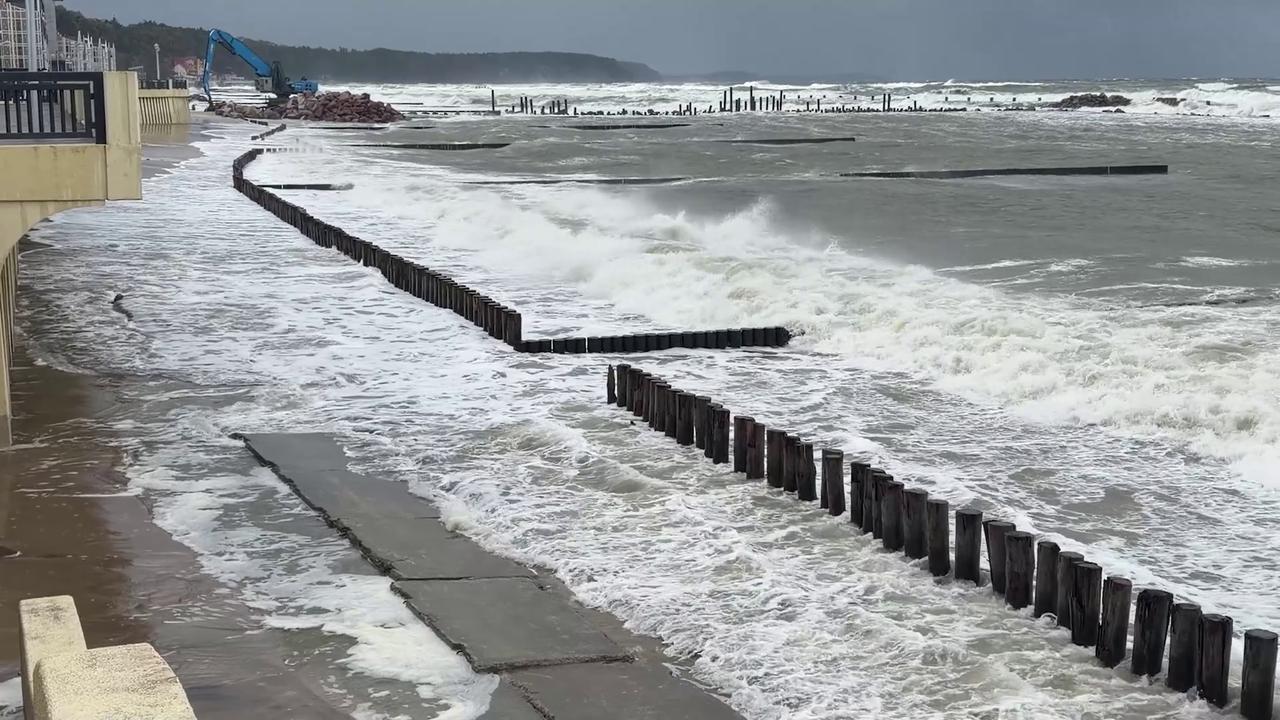Video thumbnail for Russia: Stormy weather in Kaliningrad Region, Russia.