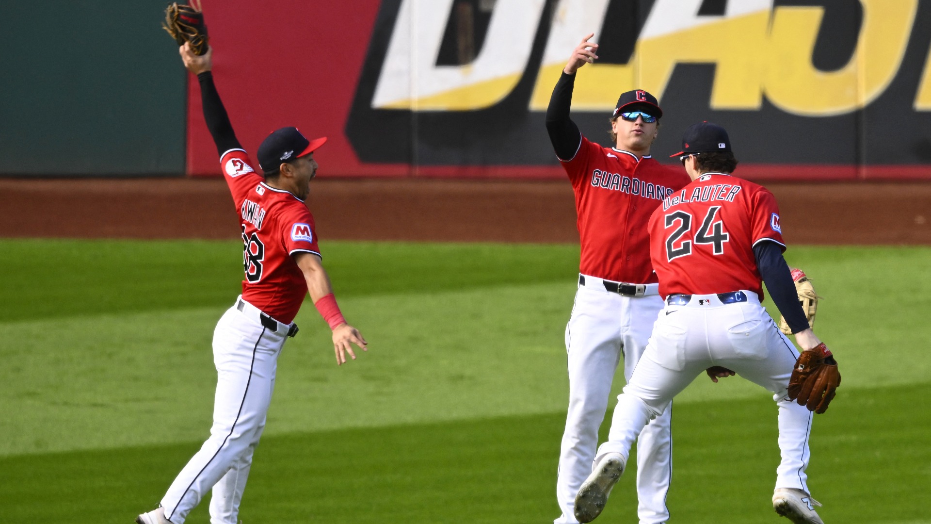 Video thumbnail for Guardians Beat Rays in Game 3, Take 2-1 Series Lead