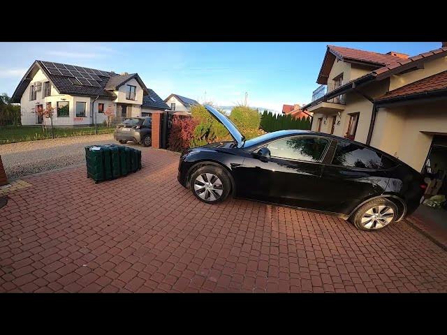 Video thumbnail for How Much Luggage will fit in the Front Trunk of Tesla Model Y ( 2020 - now ) | Trunk Capacity