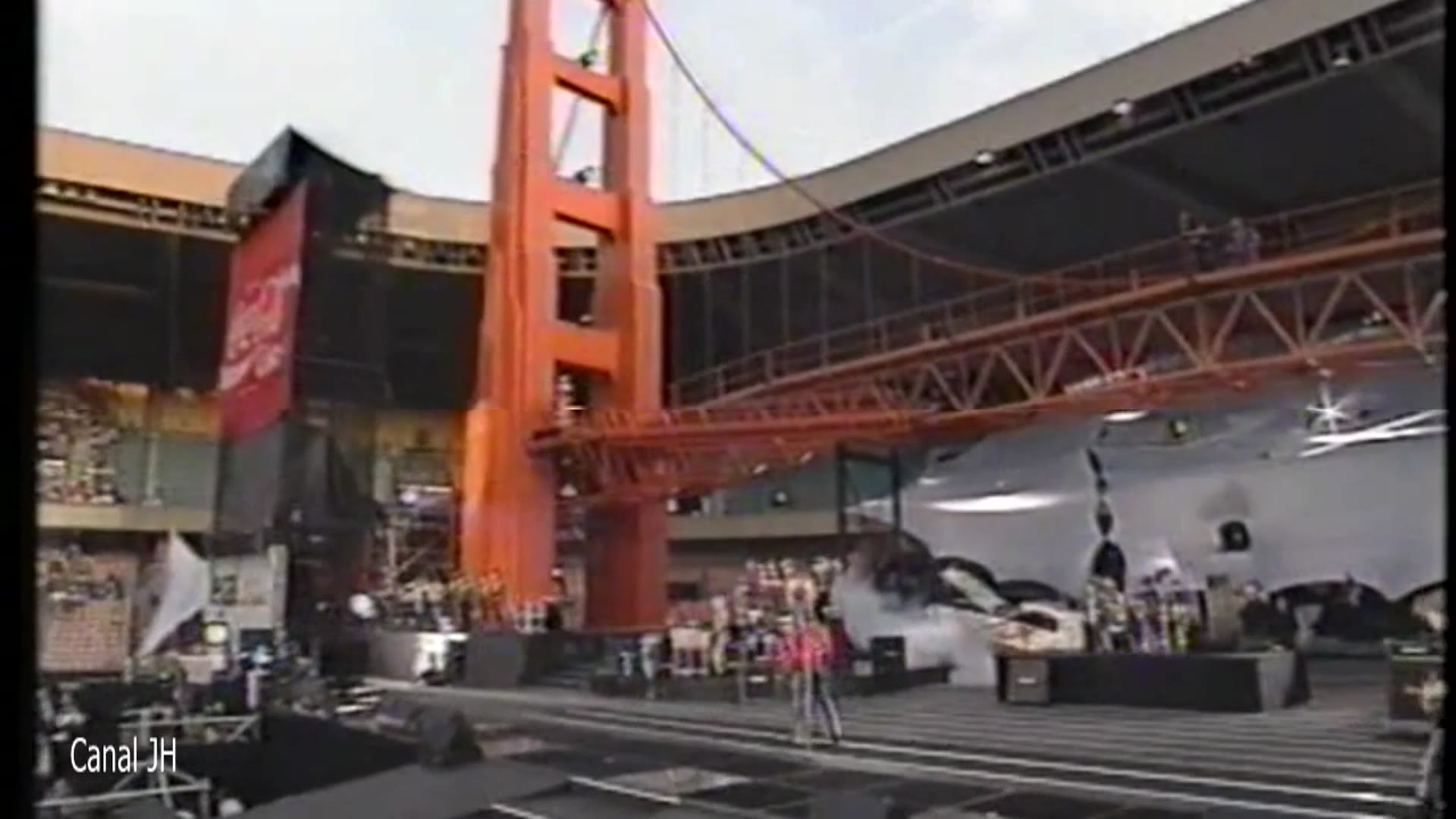 Video thumbnail for Johnny Hallyday - Je suis né dans la rue - Parc Des Princes 1993