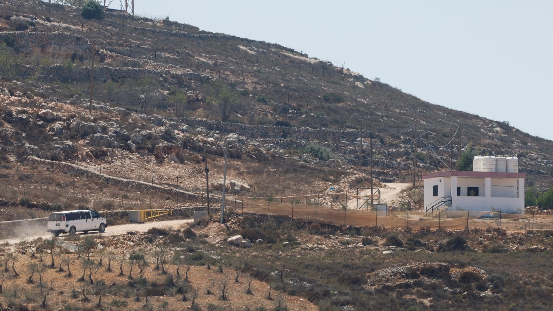 Video thumbnail for Israeli forces install new roadblocks around besieged homes in Qusra