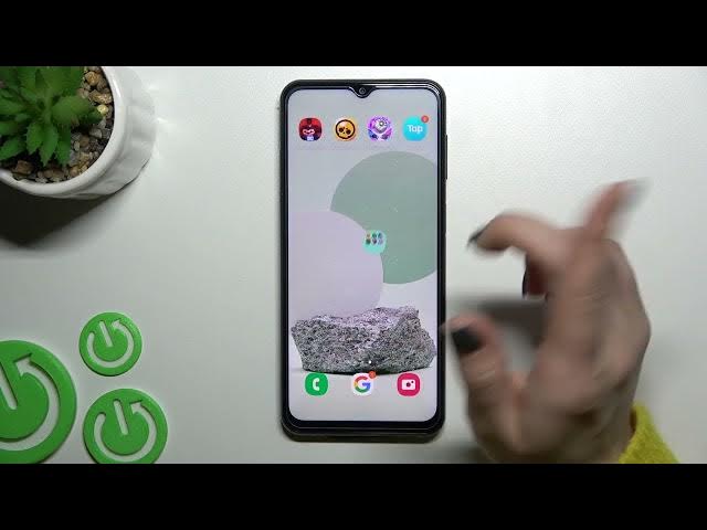 Video thumbnail for Samsung Galaxy M23 - How To Create Home Screen Folders