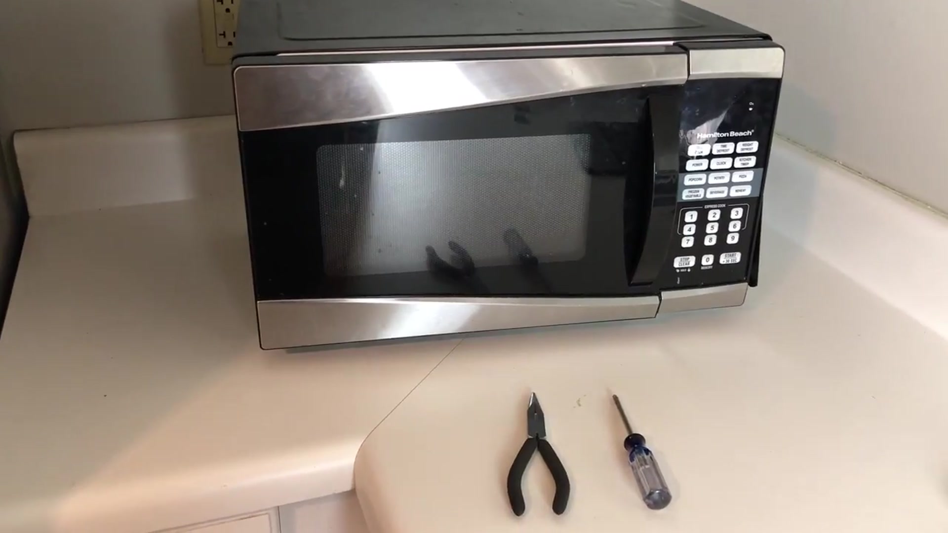 Video thumbnail for Microwave Runs When Door is Open. Cheap and Easy Fix(720P_HD)