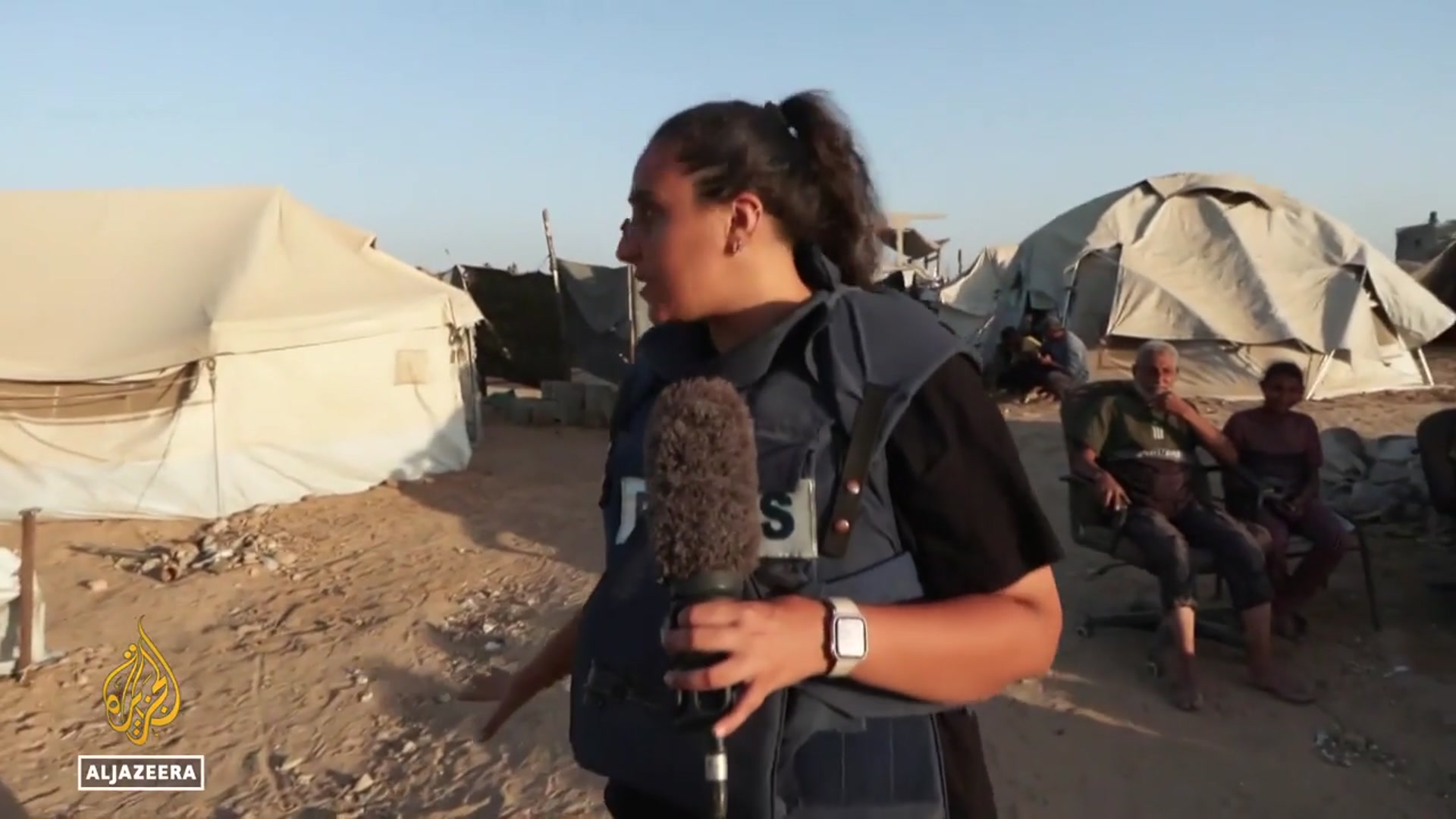 'Video thumbnail for Displaced Palestinians await ceasefire deal, hoping to return home to north Gaza'