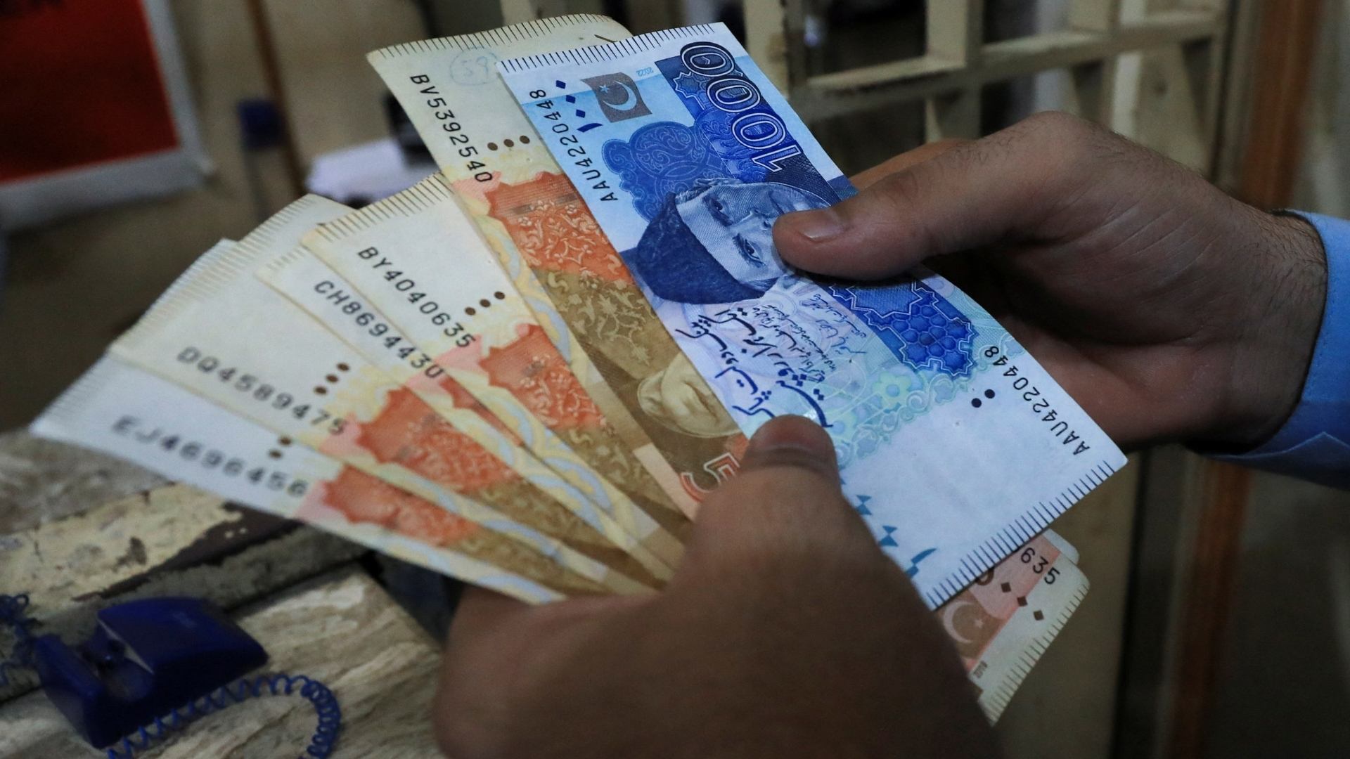 Video thumbnail for Pakistan economy: Cost of living rising as budget under IMF pressure
