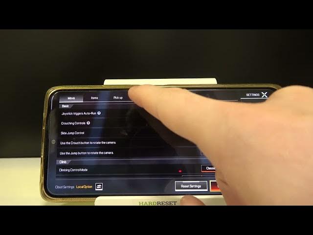 Video thumbnail for Apex Legends Mobile - How To Auto Ping Items