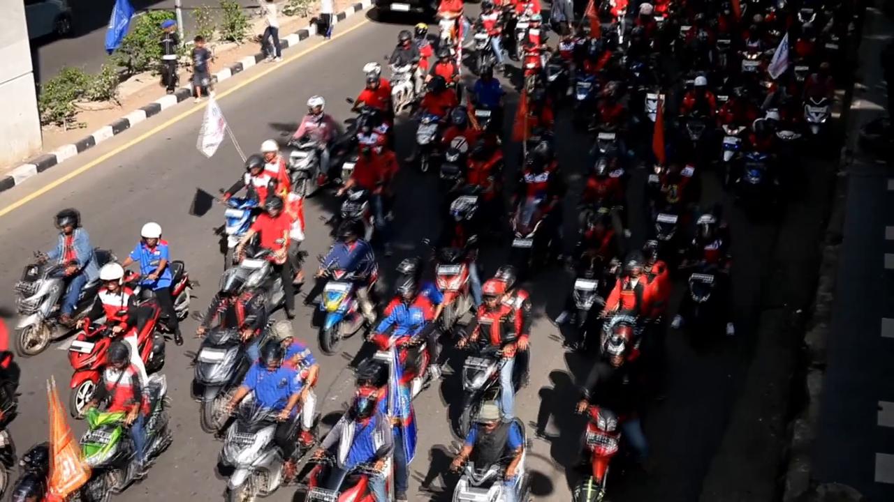 Video thumbnail for Indonesia: Indonesian workers mark International Workers’ Day with demonstration, motorcycle convoy in Palembang.
