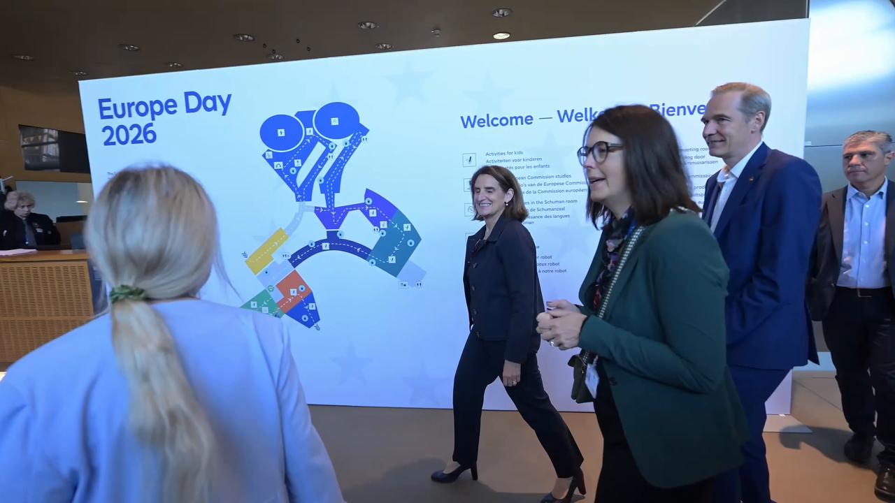 Video thumbnail for Belgium: EU institutions in Brussels hold open house to mark Europe Day.