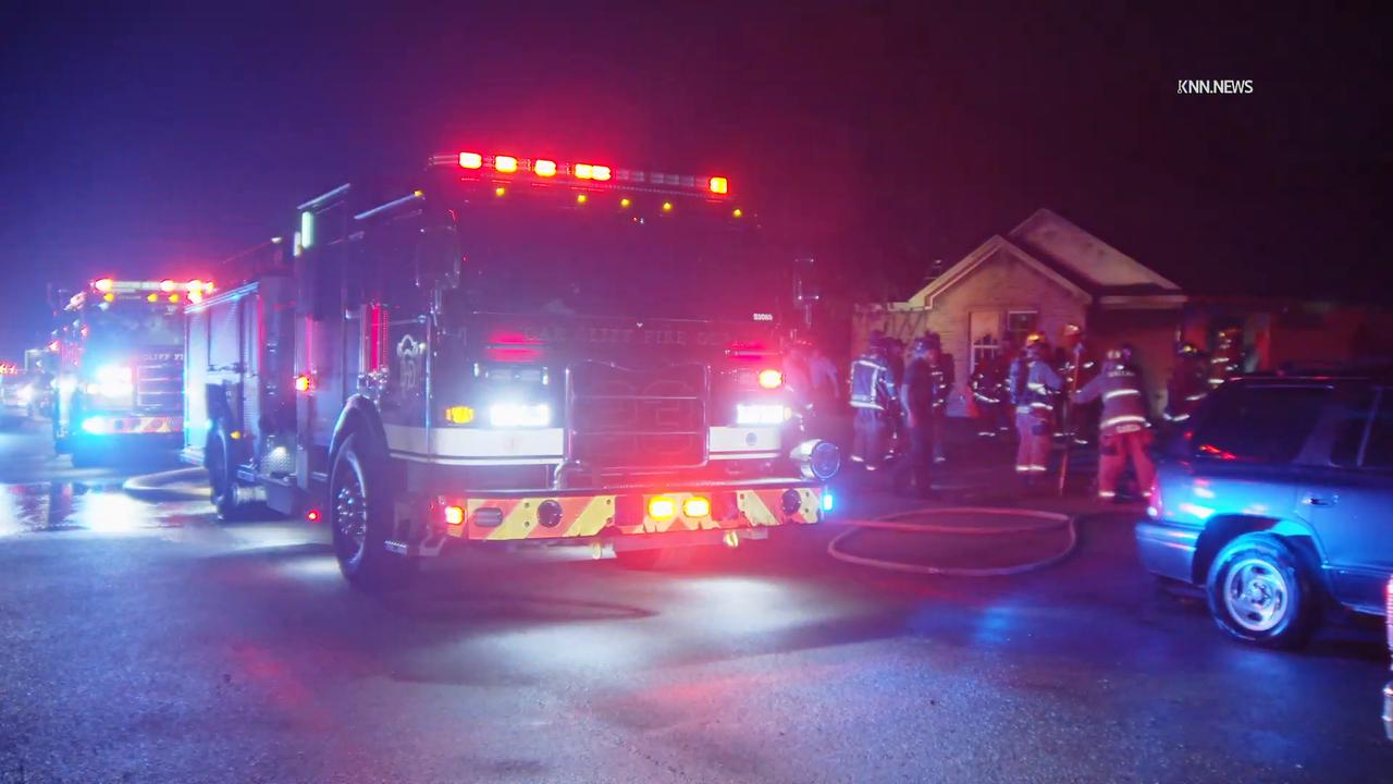 Video thumbnail for US, Dallas: Dallas Vacant Structure Fire.