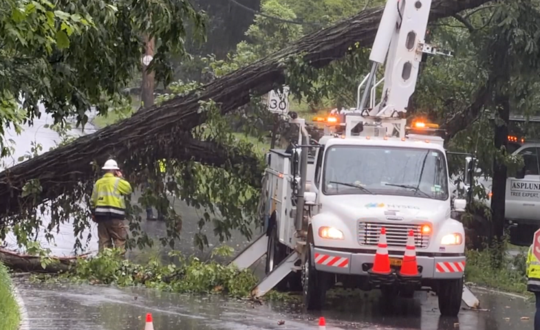 Video thumbnail for Road closures and storm damage create commuting headaches across Hudson Valley