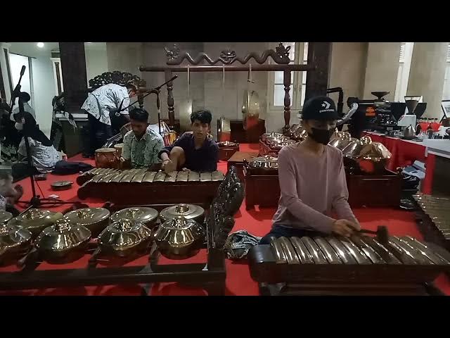Video thumbnail for Gamelan Dermayu - Ning Pendopo