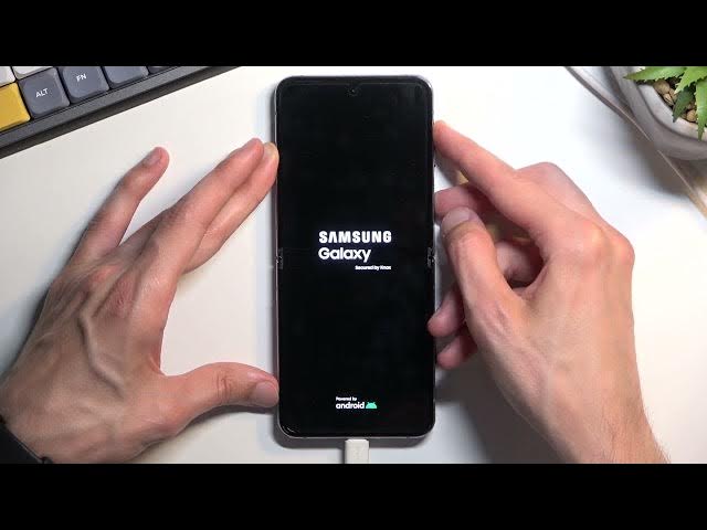 Video thumbnail for How to enable Recovery Mode in Samsung Galaxy Z Flip4 - Enter Recovery Mode