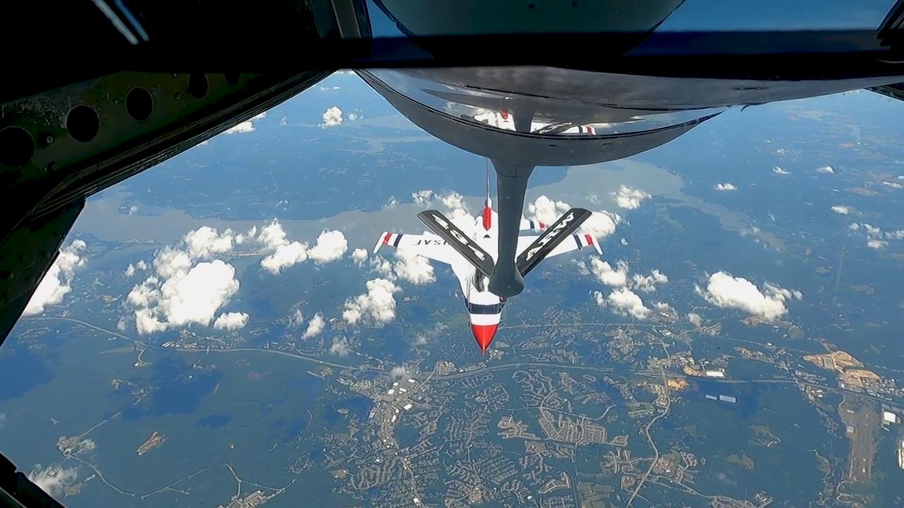 Video thumbnail for US: Thunderbirds Receive Mid-Air Refueling Over Ohio.
