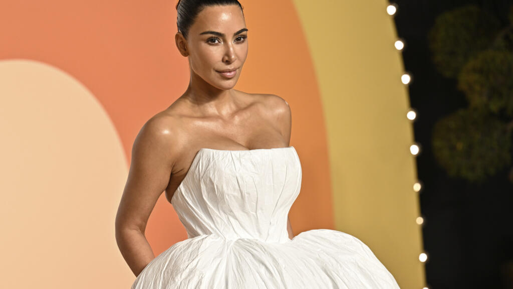 Video thumbnail for Kim Kardashian testified in Paris court over armed robbery in 2016